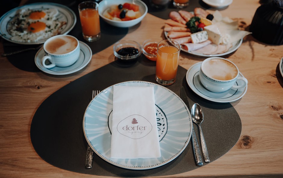 Reichhaltige Auswahl beim Fr&uuml;hst&uuml;cksbuffet im Hotel Dorfer